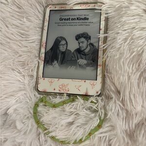 Kindle Paperwhite (USB-C) – Excellent Condition + Free Case